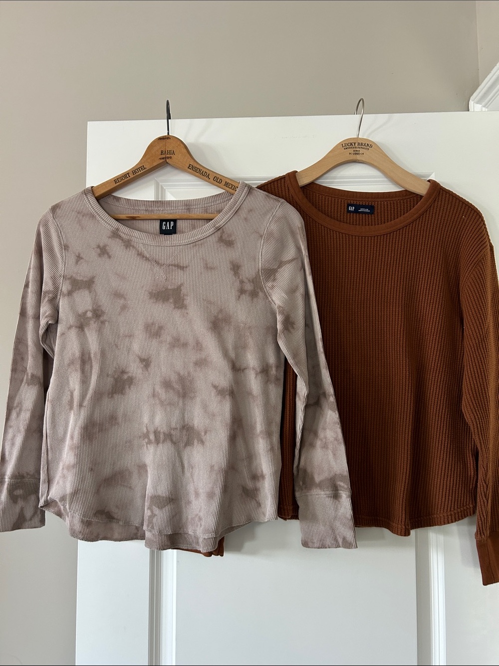 Bundle! 2 GAP Waffle Knit Tops Sz M w MEASUREMENTS Tie-Dye & Chunky Sierra Brown